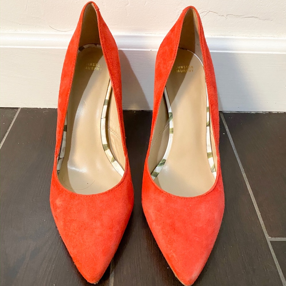 ORANGE JOHNSTON&MURPHY SUEDE HEELS